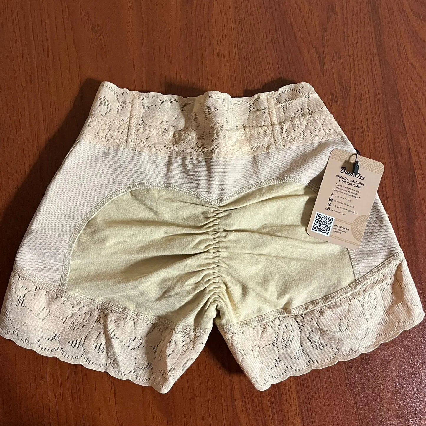 Short Faja Levanta Glúteos (con 4 varillas)
